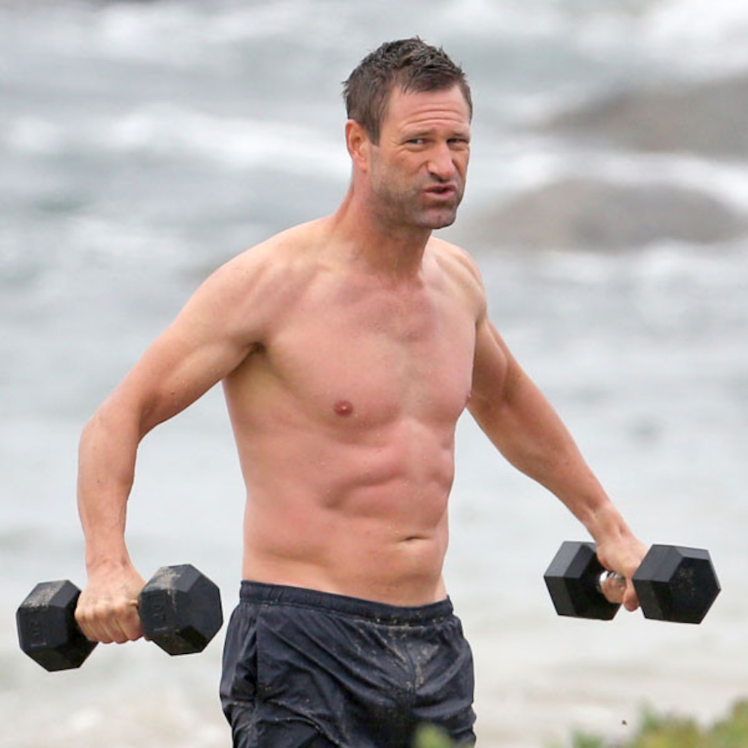 Shirtless Aaron Eckhart Accidentally Flashes Butt Crack